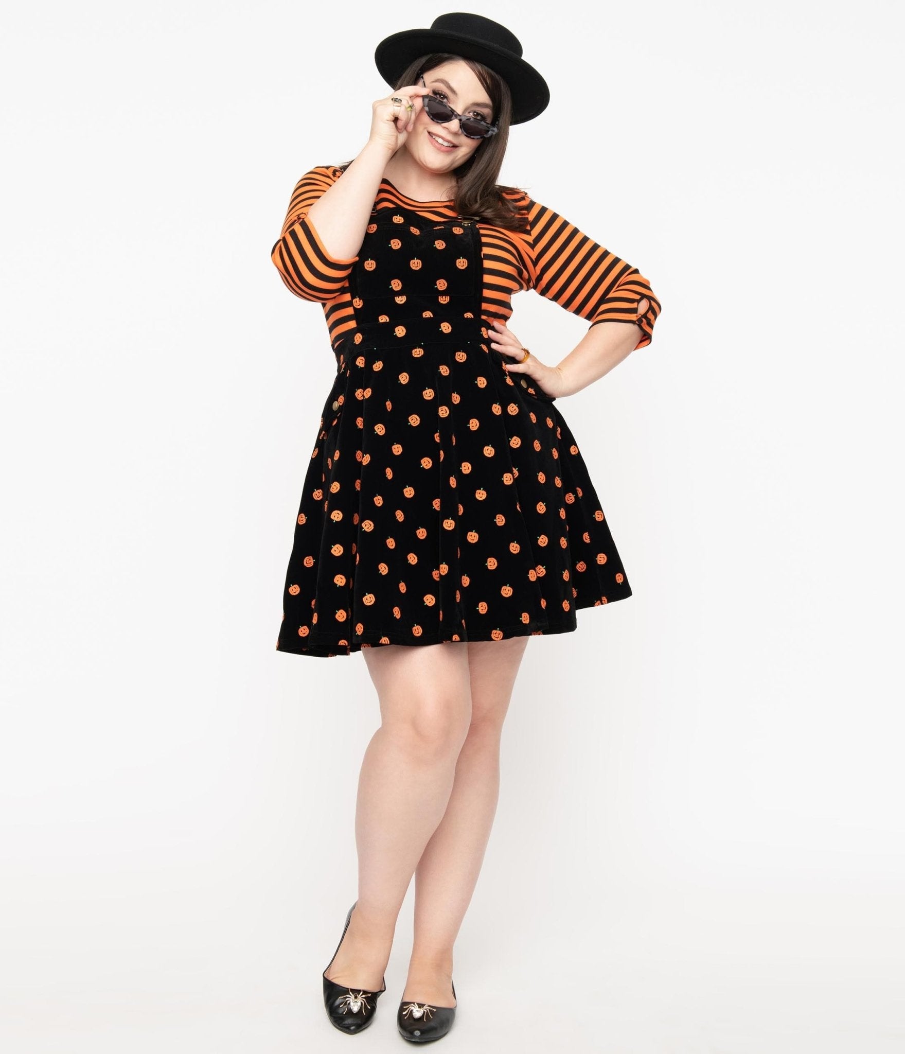 

Unique Vintage Plus Size 1960S Black & Orange Pumpkin Patch Corduroy Brionne Pinafore Skirt