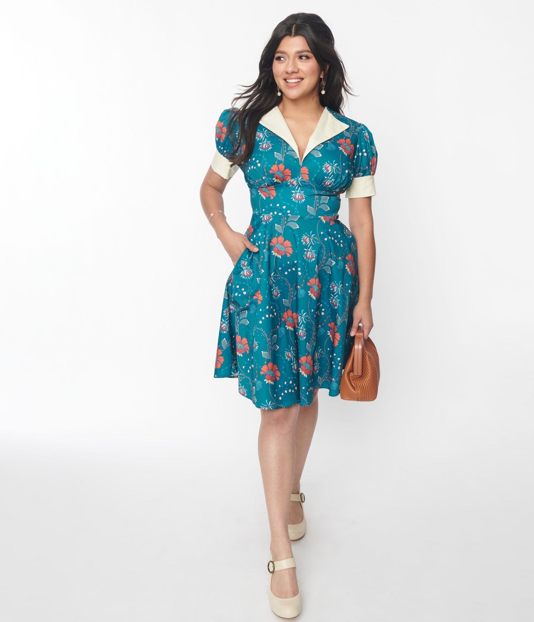 

Unique Vintage 1940S Teal & Red Floral Chain Print Swing Dress