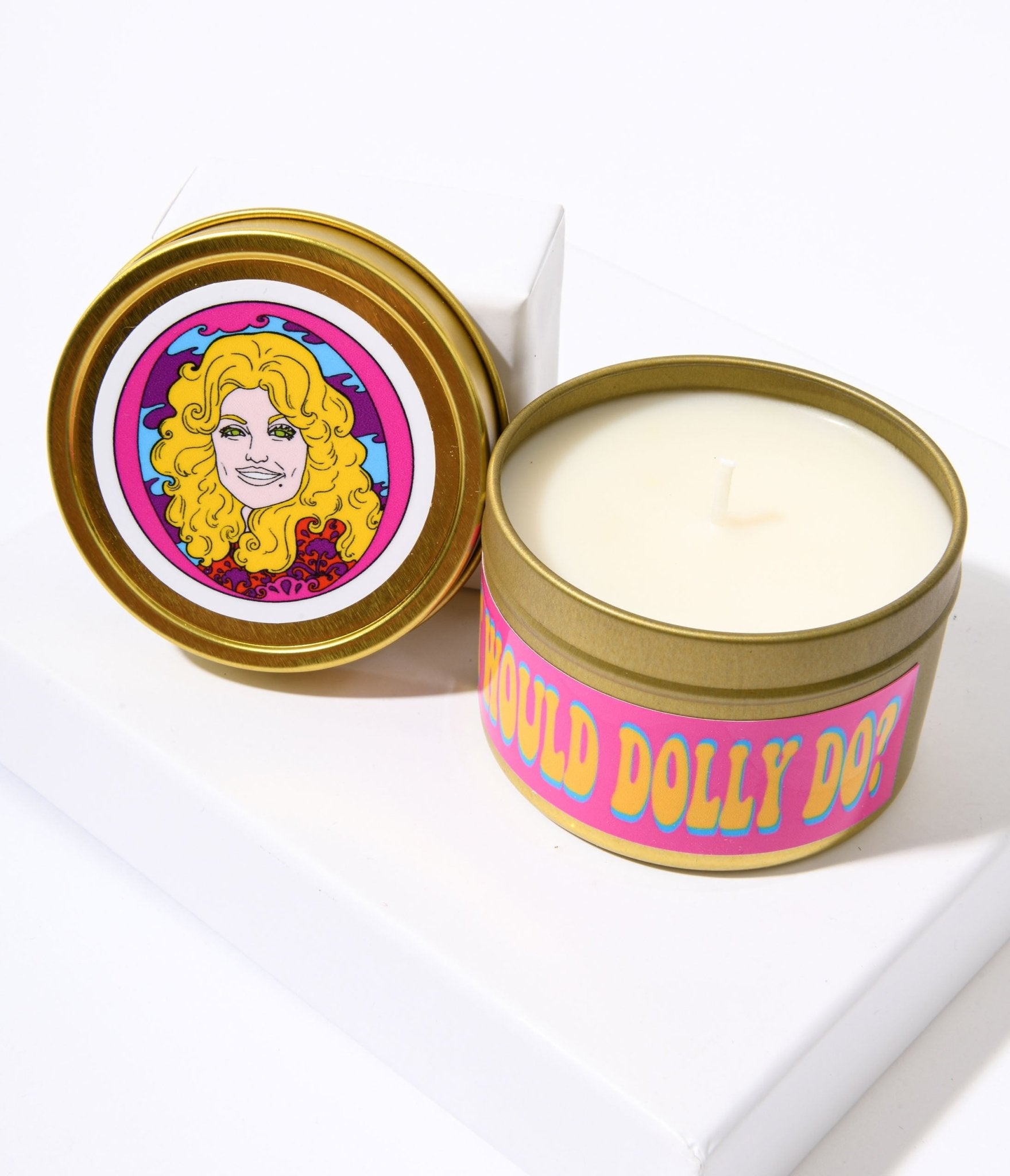 

What Would Dolly Do Candle