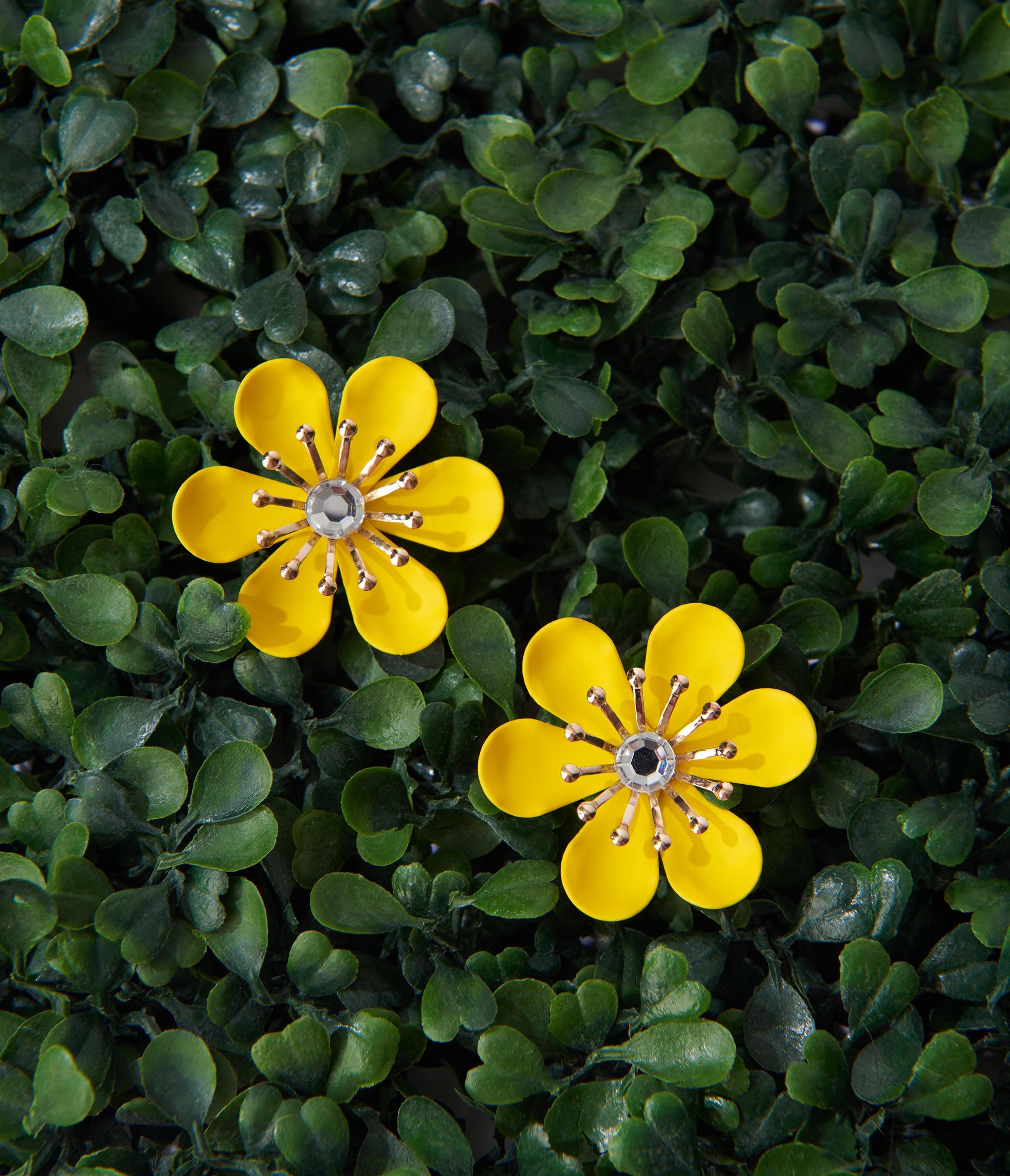 

Yellow Rhinestone Daisy Stud Earrings