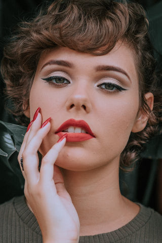 Bold red lipstick makeup trend