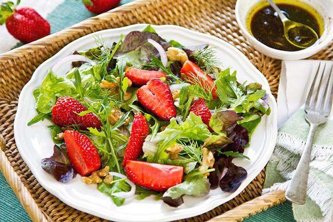 Strawberry with Walnut and Rocket salad by Balsamic dressing
