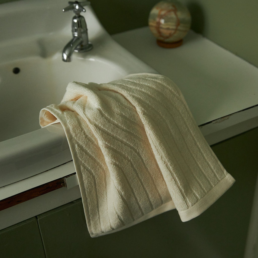 Josephine Hand Towel in Tabac Noir
