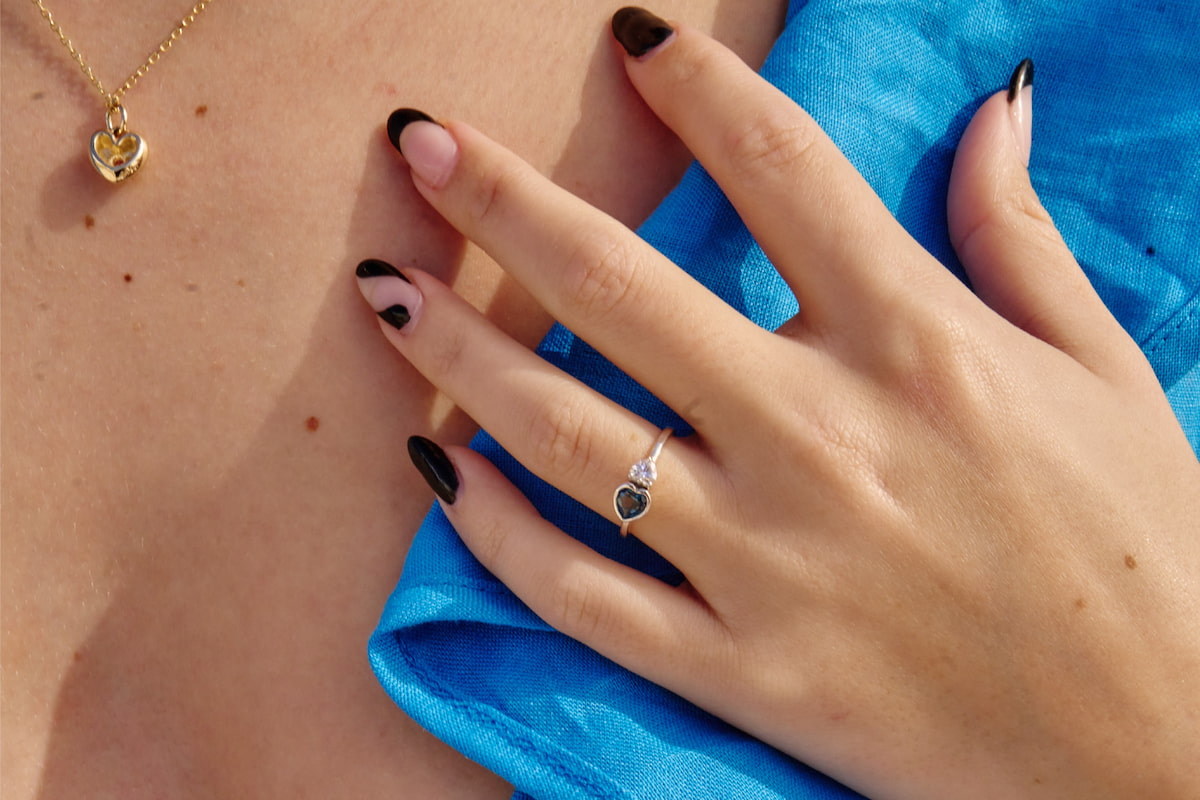 Woman wearing a Toit et Moi, french-inspired ring on her ring finger.