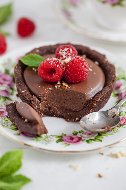 Raw Chocolate Tartlets – CHOC Chick