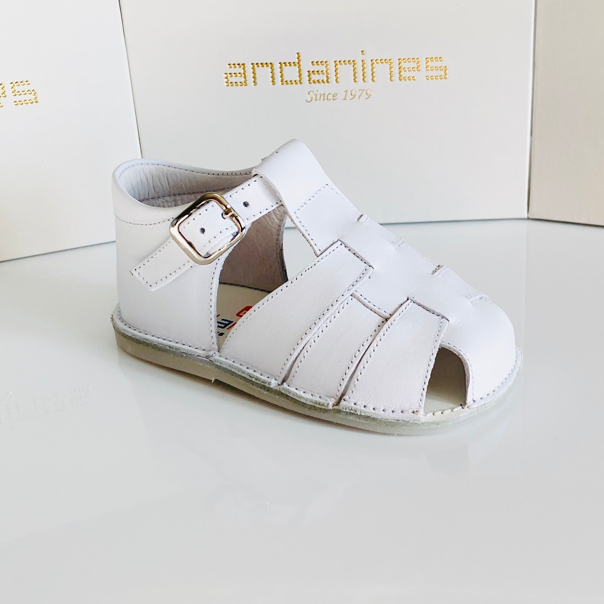 andanines white sandals