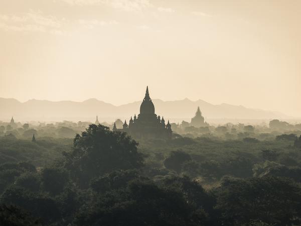 Bagan temple run