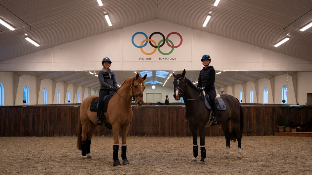 Rasmine Laudrup og Cathrine Dufour til hest på deres ridested i Fredensborg