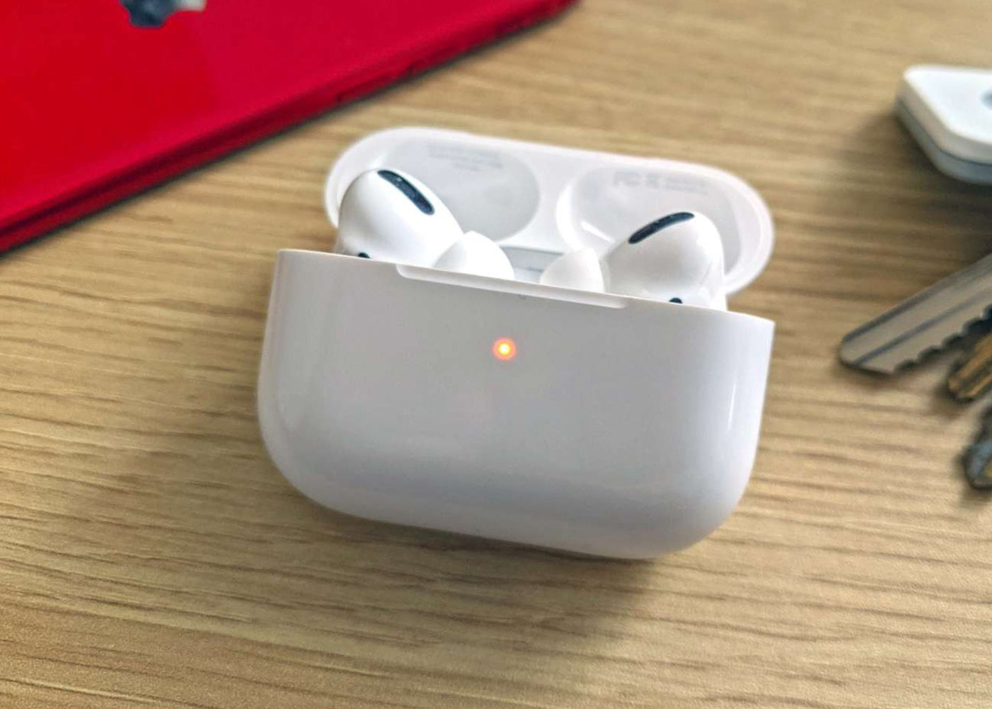 What do the LED colors mean on Airpods?