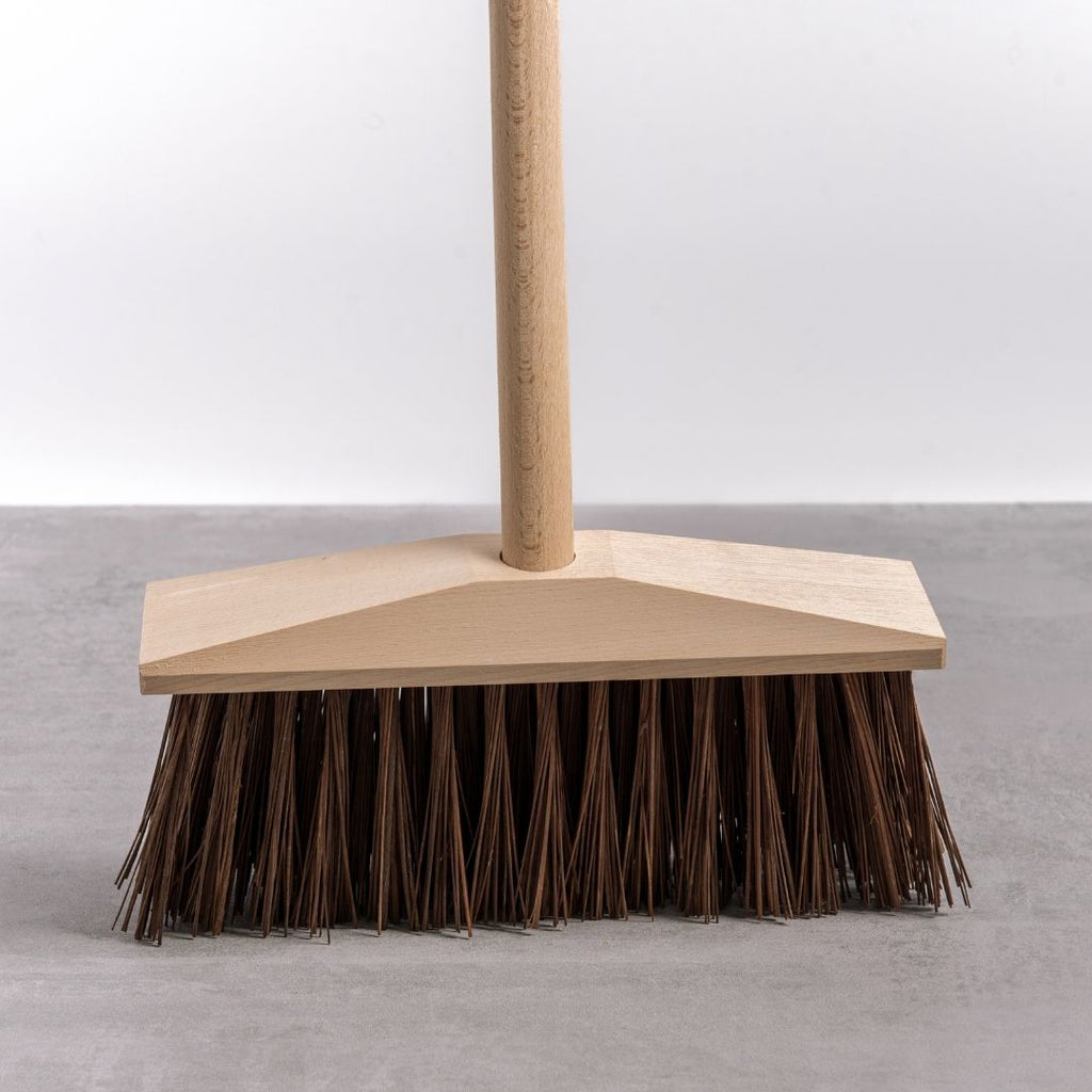 Daft long-lasting outdoor broom