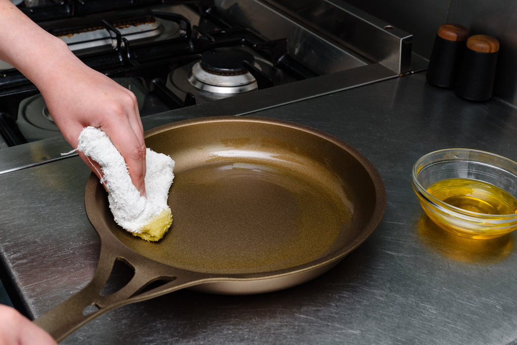 seasoning cast iron pan