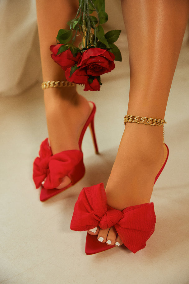 What color of toenails go with red heels? - Quora