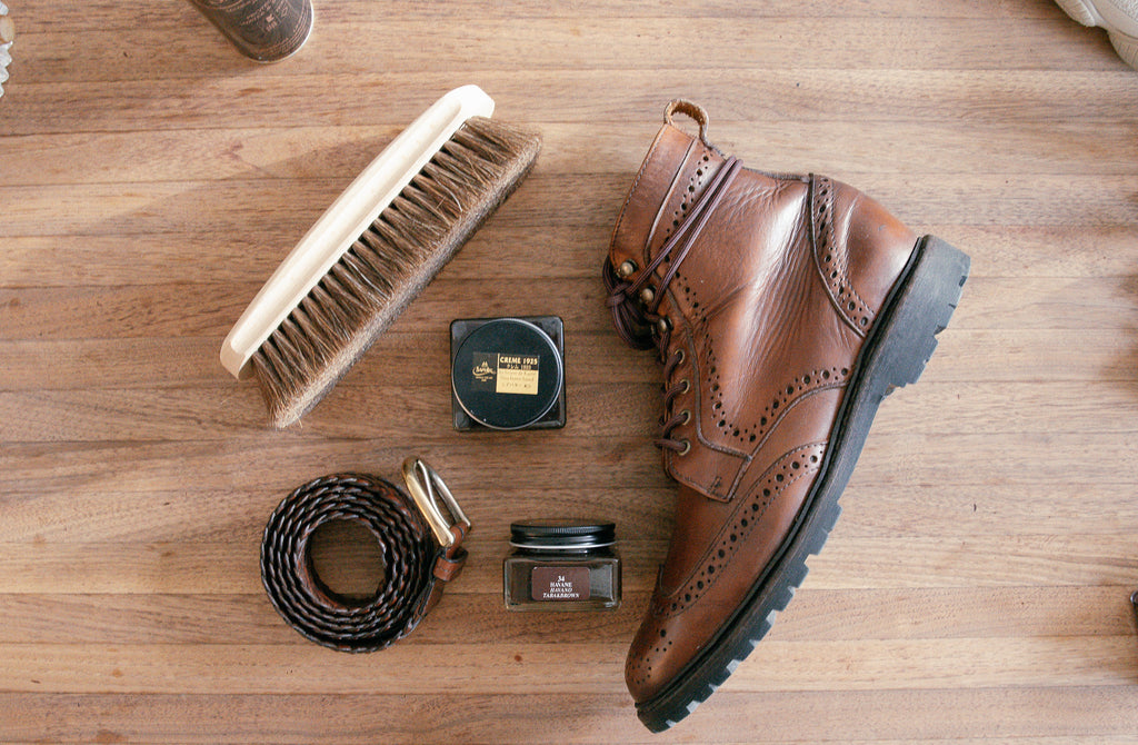 Allen Edmonds Long Branch boot in brown CXL chromexcel leather with a vibram rubber sole being shown from above with Saphir Medaille d'or Pommadier polish and Saphir BDC natural horsehair shoe brush