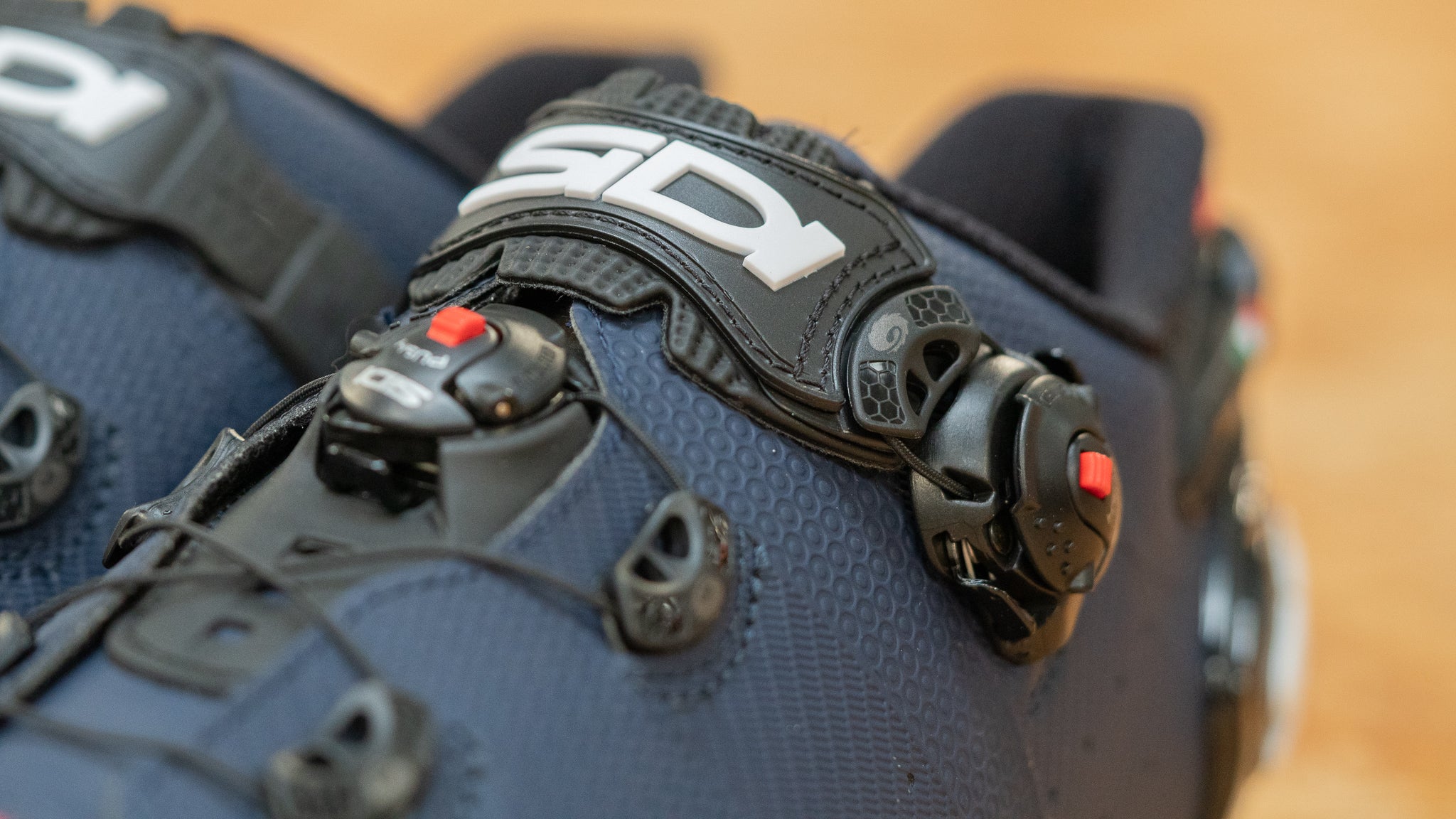 Close up of the Techno 3 closure system of the Sidi Wire 2 Carbon road shoe