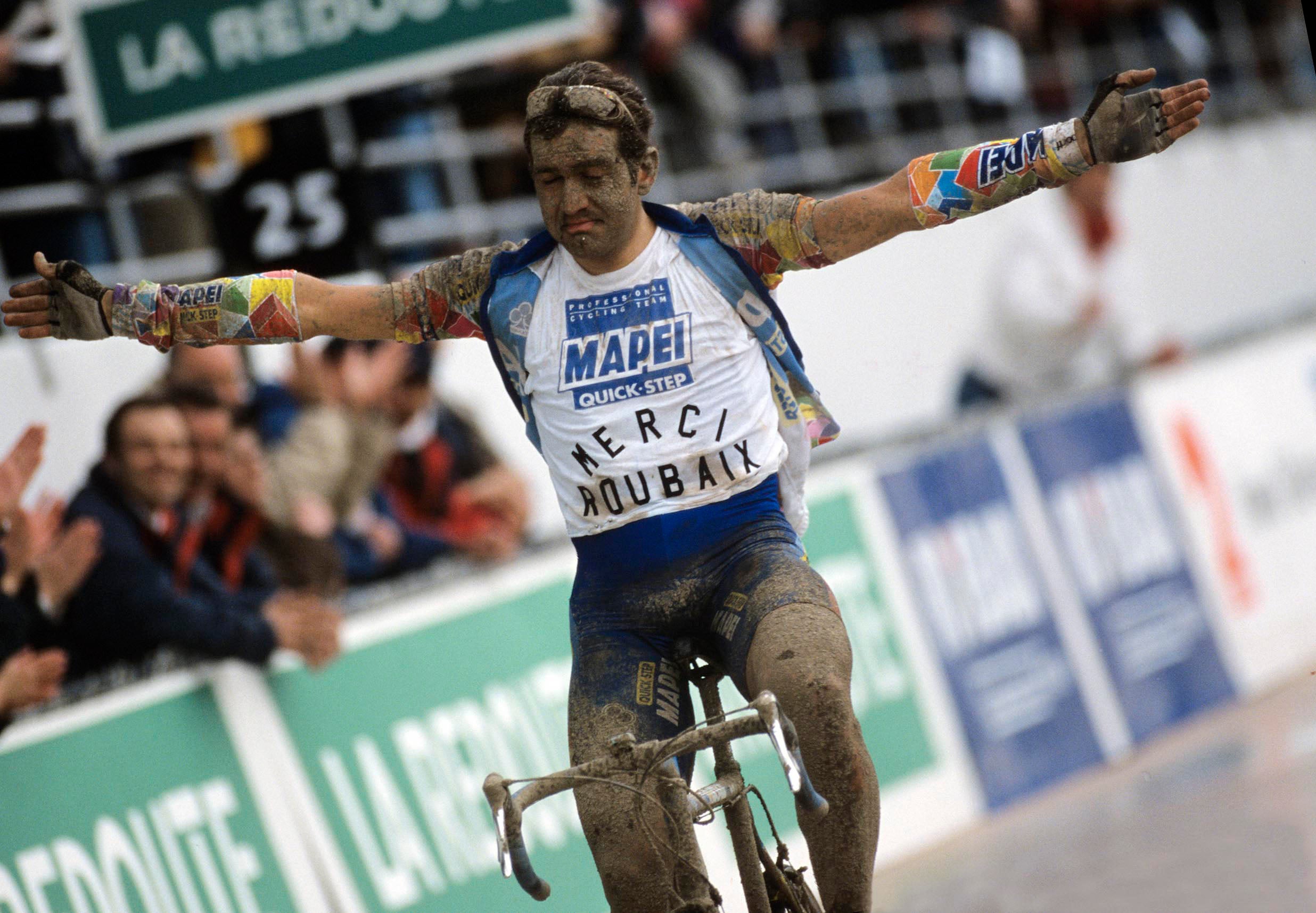 Vintage Sportful image of Franco Ballerini winning Paris Roubaix