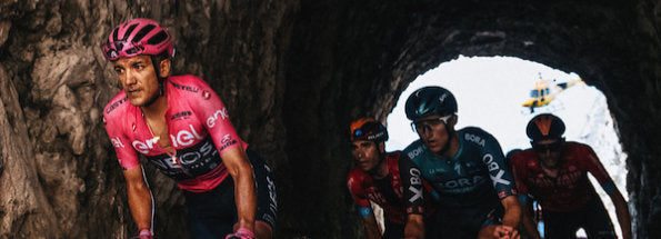 The Giro cyclaman, pink and blue jersey wearers line up and share a joke prior to stage 7 @Gettyimages