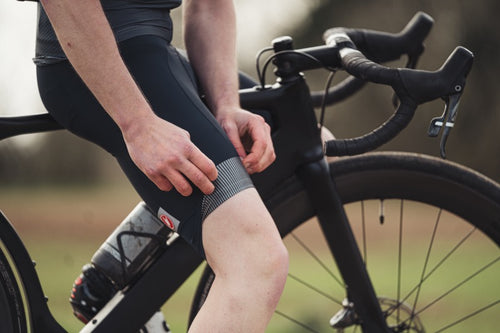 Rider wearing the Entrata bib shorts showing the internal grippers