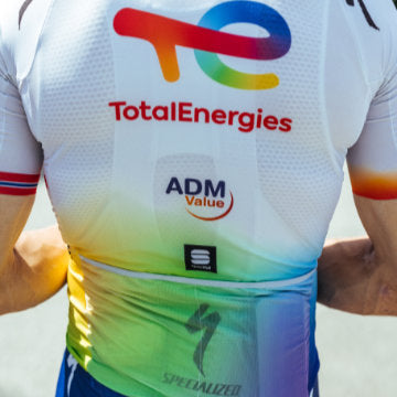 Closeup of the back of a TotalEnergies Sportful Light Jersey