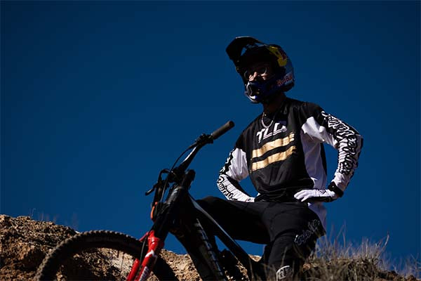 Mountain biker posing on bike in dessert in TLD Sprint kit