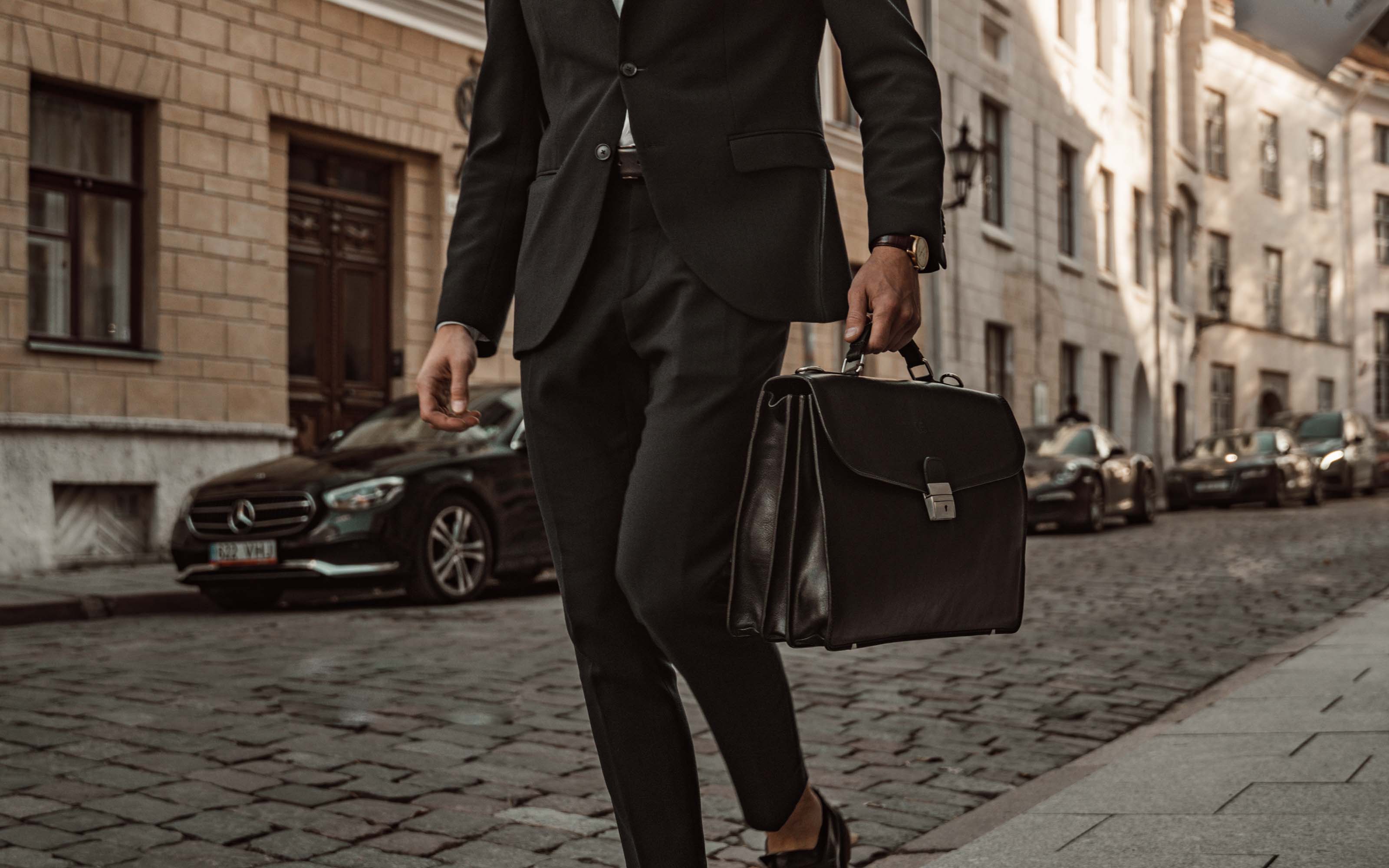 No.1 Premium Leather Briefcase (Full-Grain Leather) - Von Baer