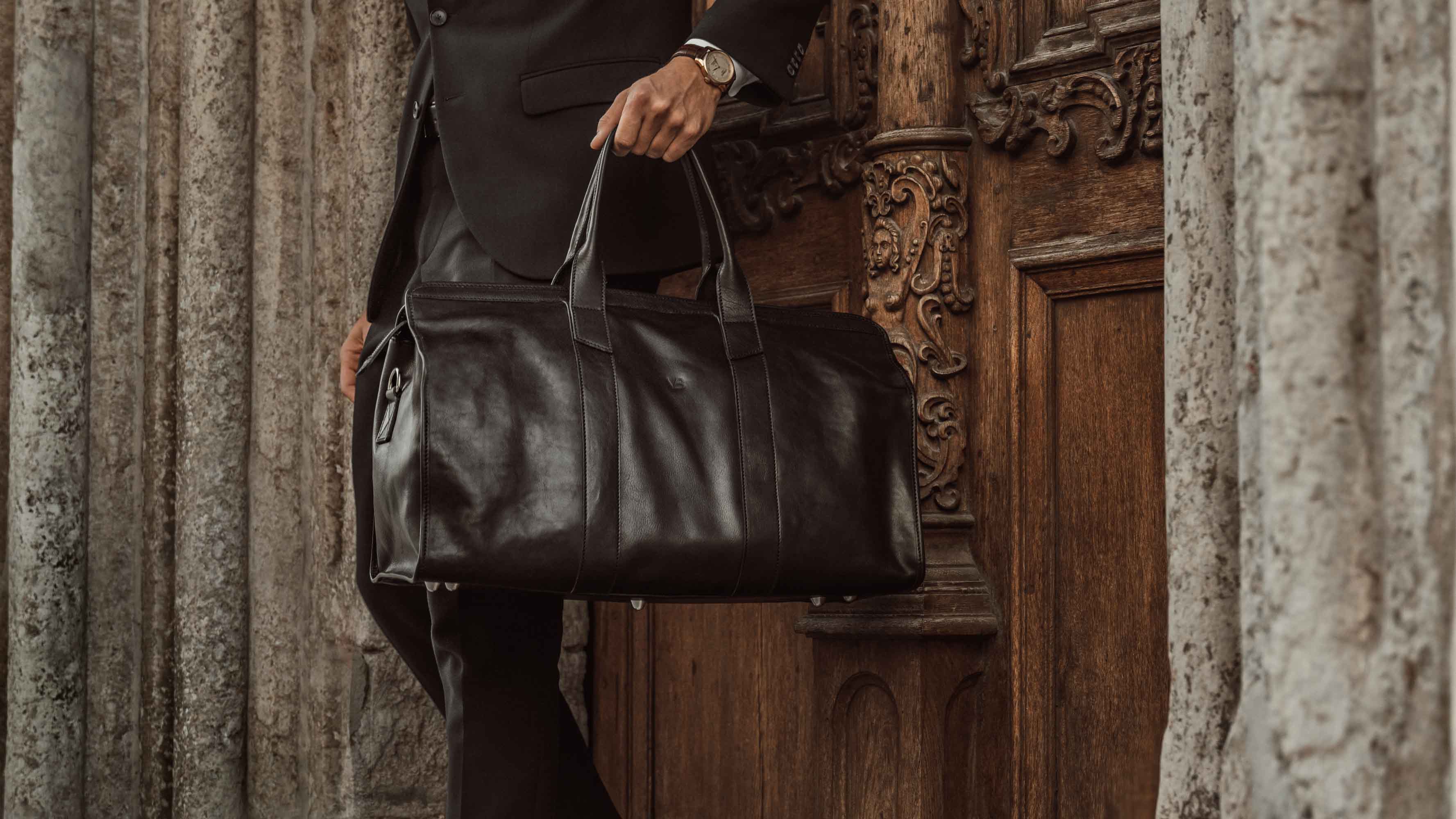 Full Grain Leather Weekender Bag for Men with Detachable Shoulder