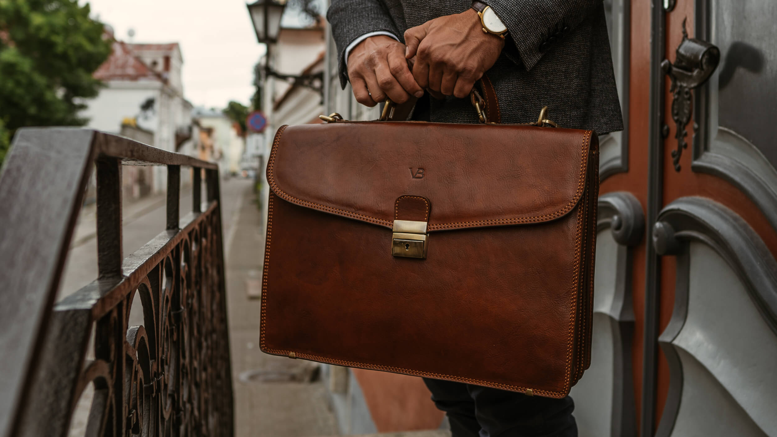 No.1 Premium Leather Briefcase (Full-Grain Leather) - Von Baer