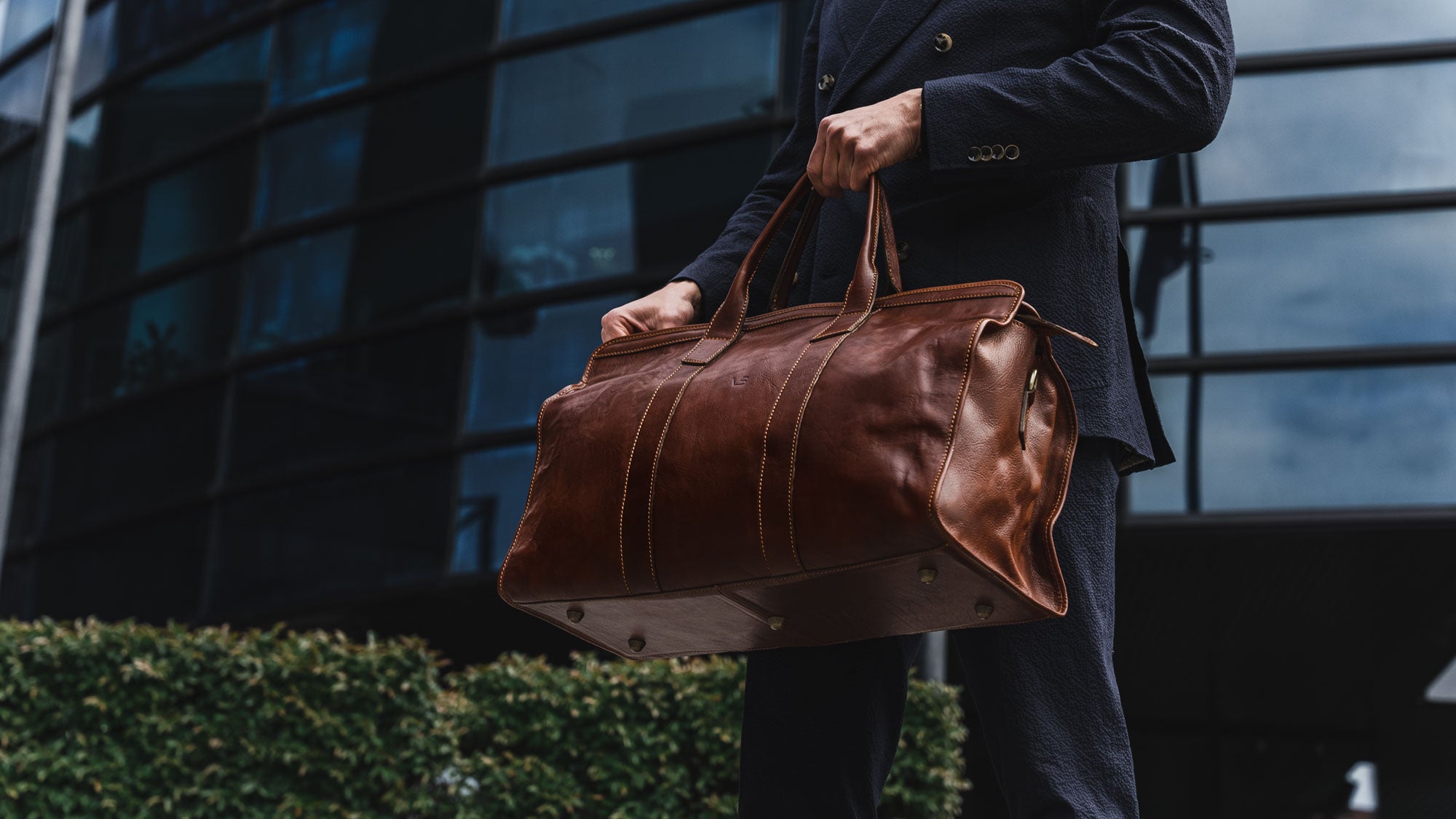 Full Grain Leather Weekender Bag for Men with Detachable Shoulder Strap