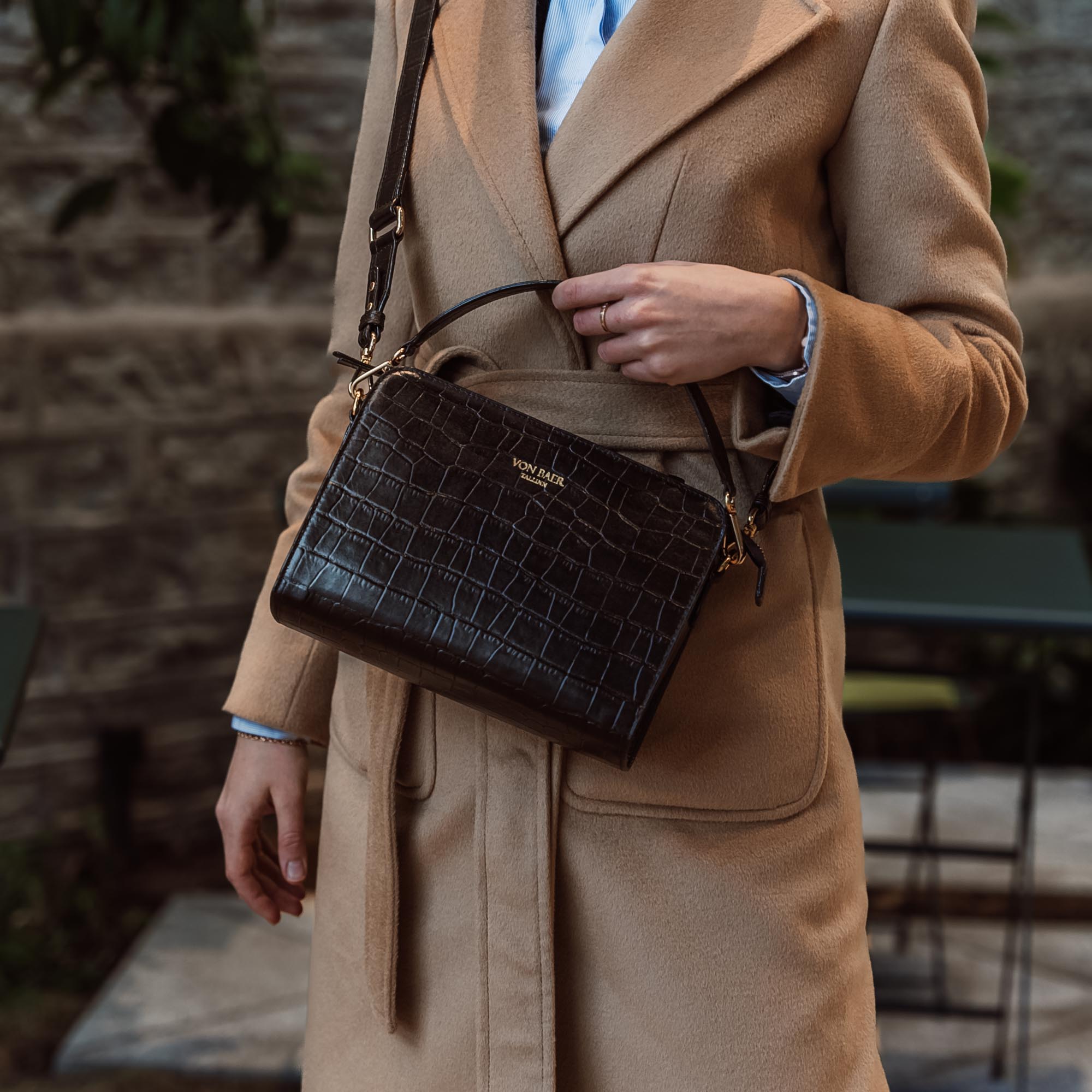 This New Bag Trend Looks Expensive No Matter How Much You Spend | Bags,  Canvas leather bag, Diy clothes bag