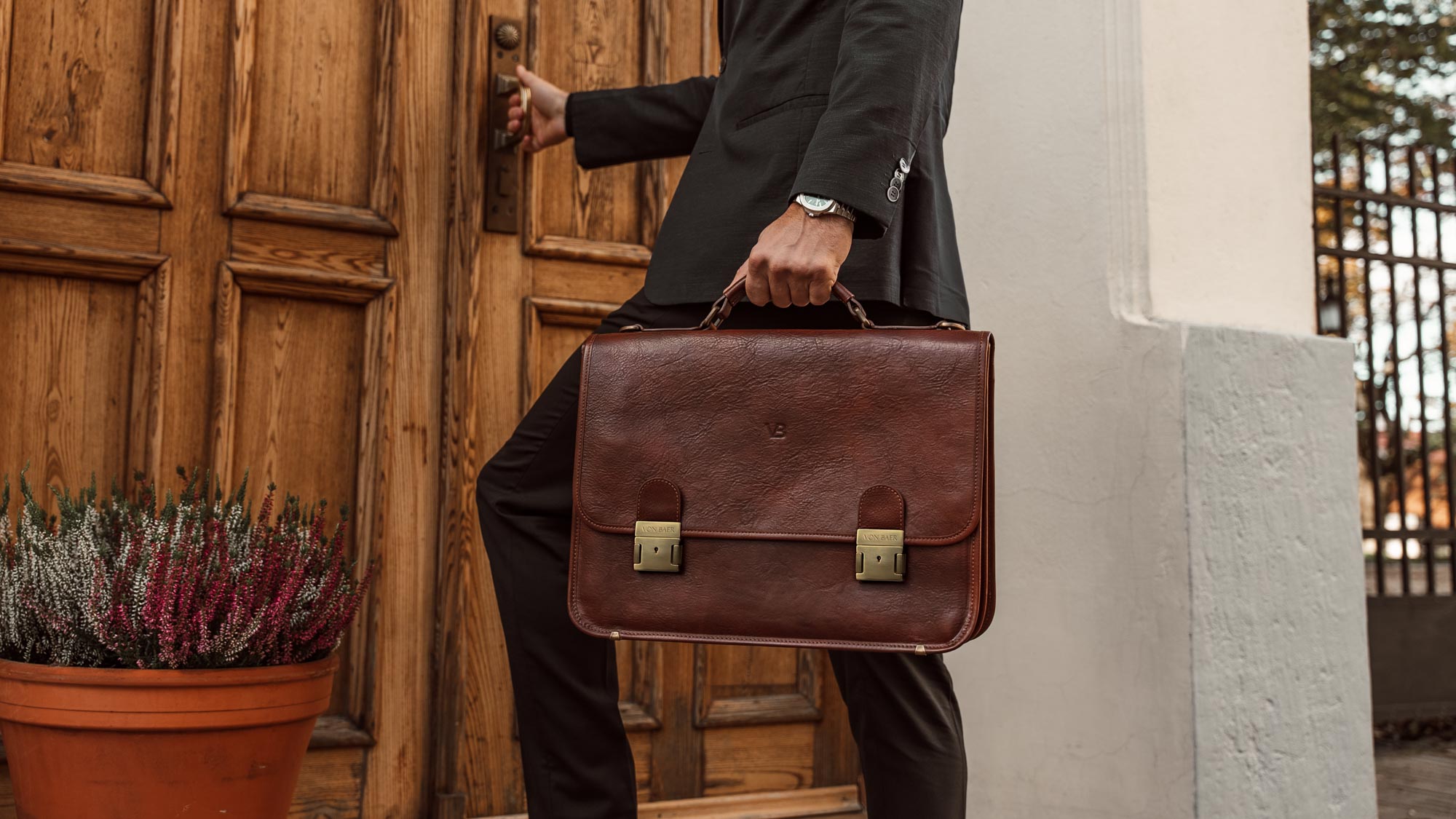 Von Baer Elegant Men's Premium Italian Full-Grain Leather Slim Laptop Bag, Brown