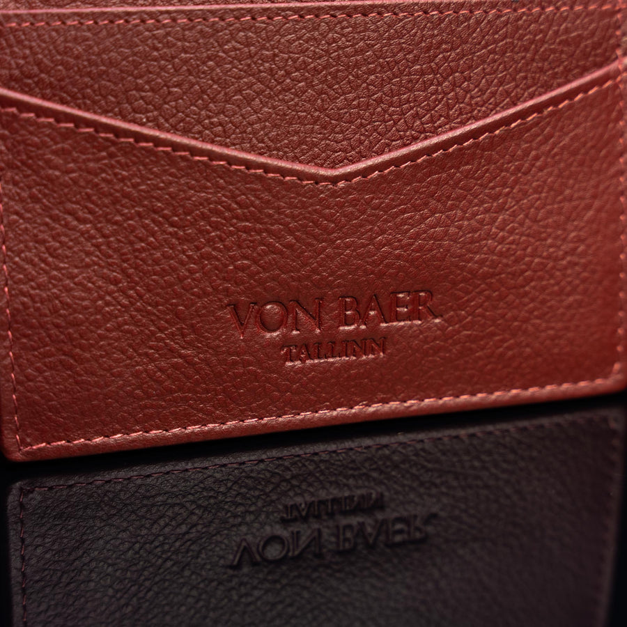 https://cdn.shopify.com/s/files/1/2726/4990/products/minimalist_leather_card_holder_red_logo_5929f8e3-7880-4777-9b75-097eb2bd1fde.jpg?v=1688717297&width=900