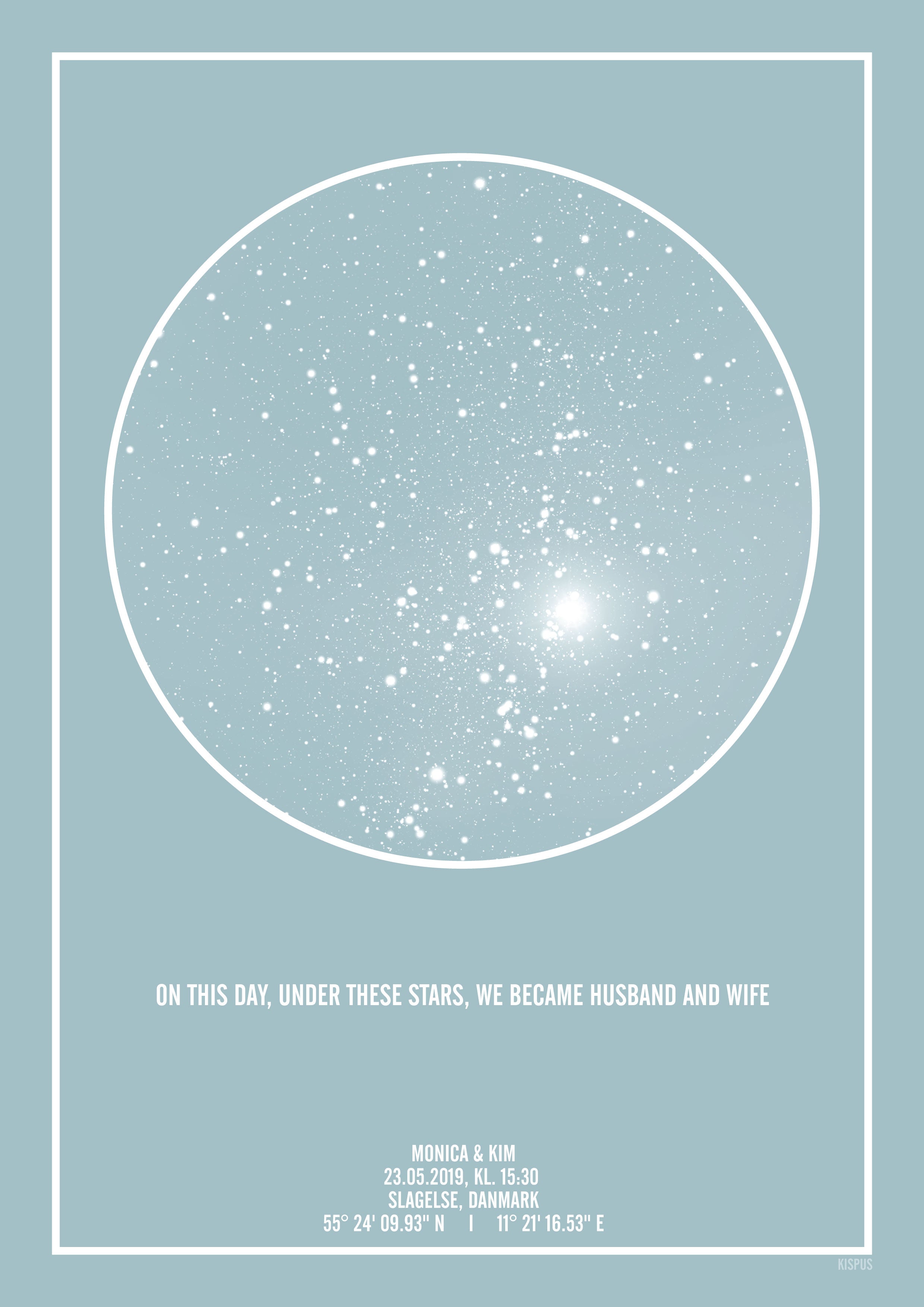 Billede af PERSONLIG STJERNEHIMMEL PLAKAT (LYSEBLÅ) - A4 / Hvid tekst med lyseblå stjernehimmel / Klar stjernehimmel