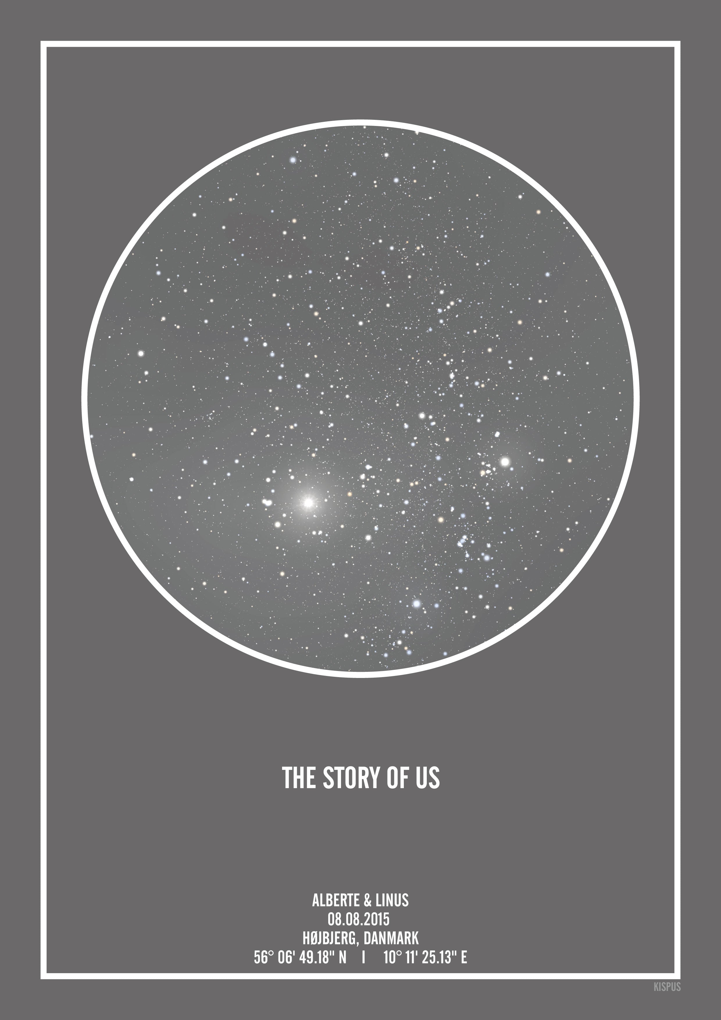 Se PERSONLIG STJERNEHIMMEL PLAKAT (MØRKEGRÅ) - A4 / Hvid tekst + grå stjernehimmel / Klar stjernehimmel hos KISPUS