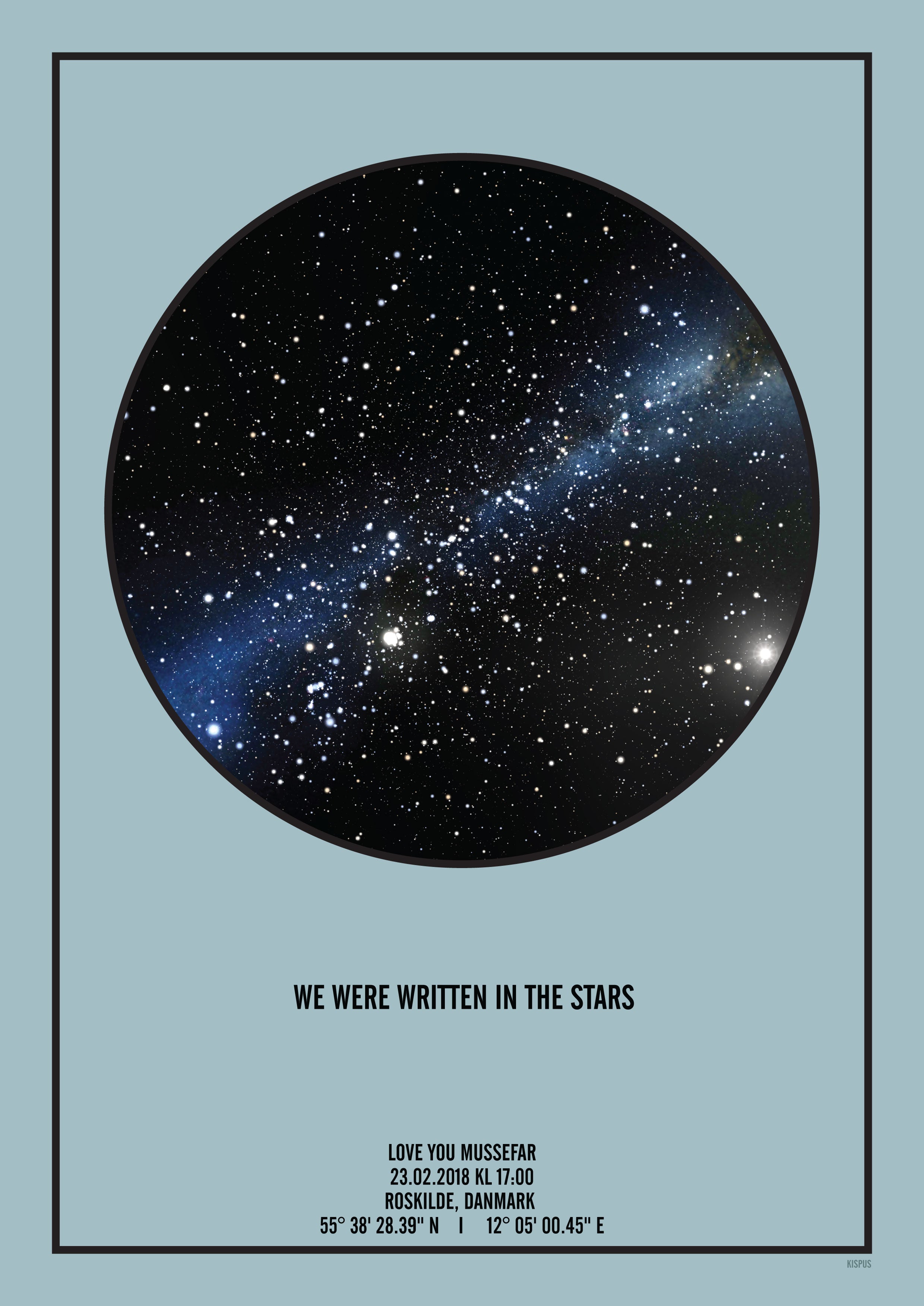 Billede af PERSONLIG STJERNEHIMMEL PLAKAT (LYSEBLÅ) - A4 / Sort tekst og sort stjernehimmel / Stjernehimmel med Mælkevej