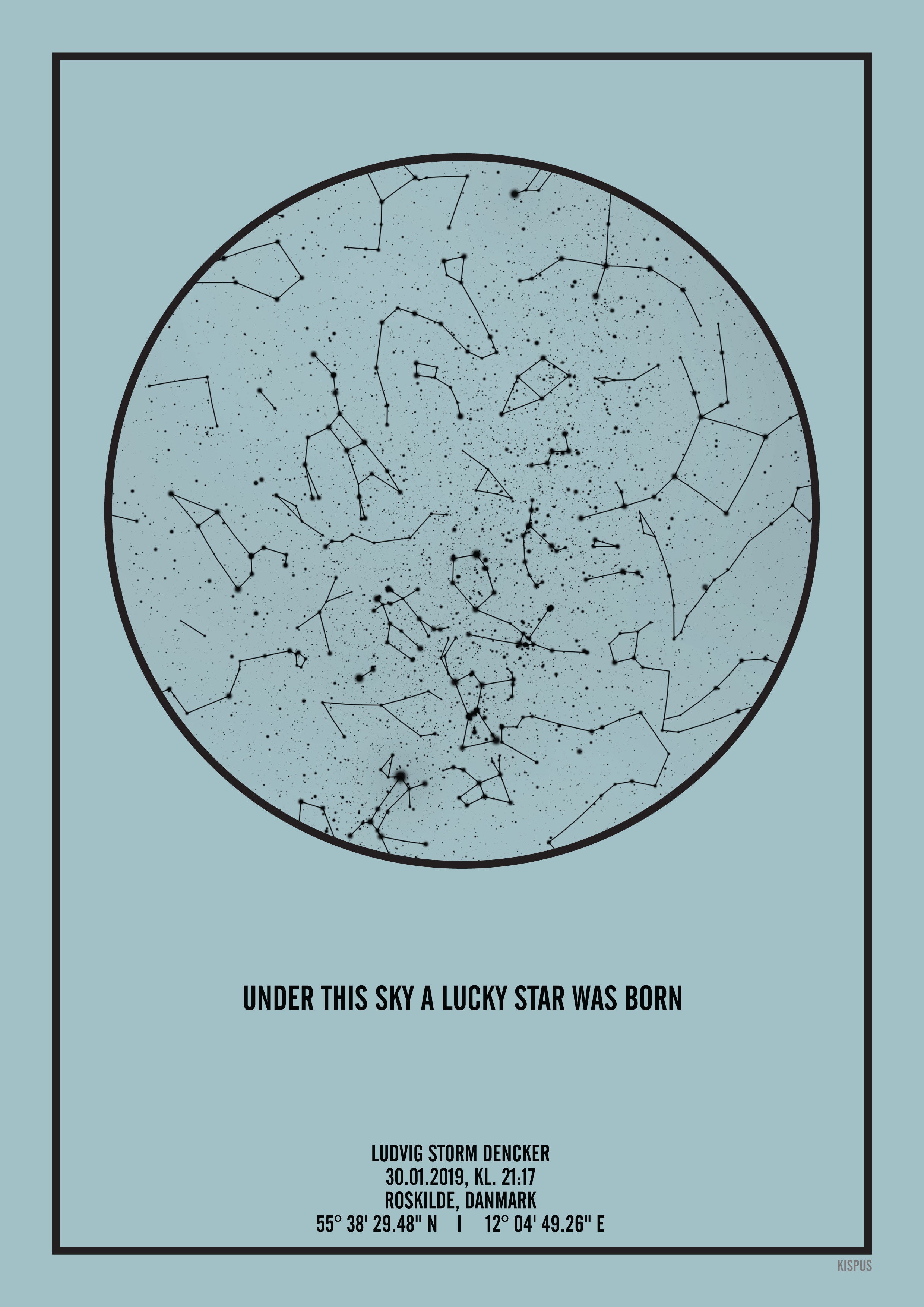 Billede af PERSONLIG STJERNEHIMMEL PLAKAT (LYSEBLÅ) - A4 / Sort tekst med lyseblå stjernehimmel / Stjernehimmel med stjernebilleder