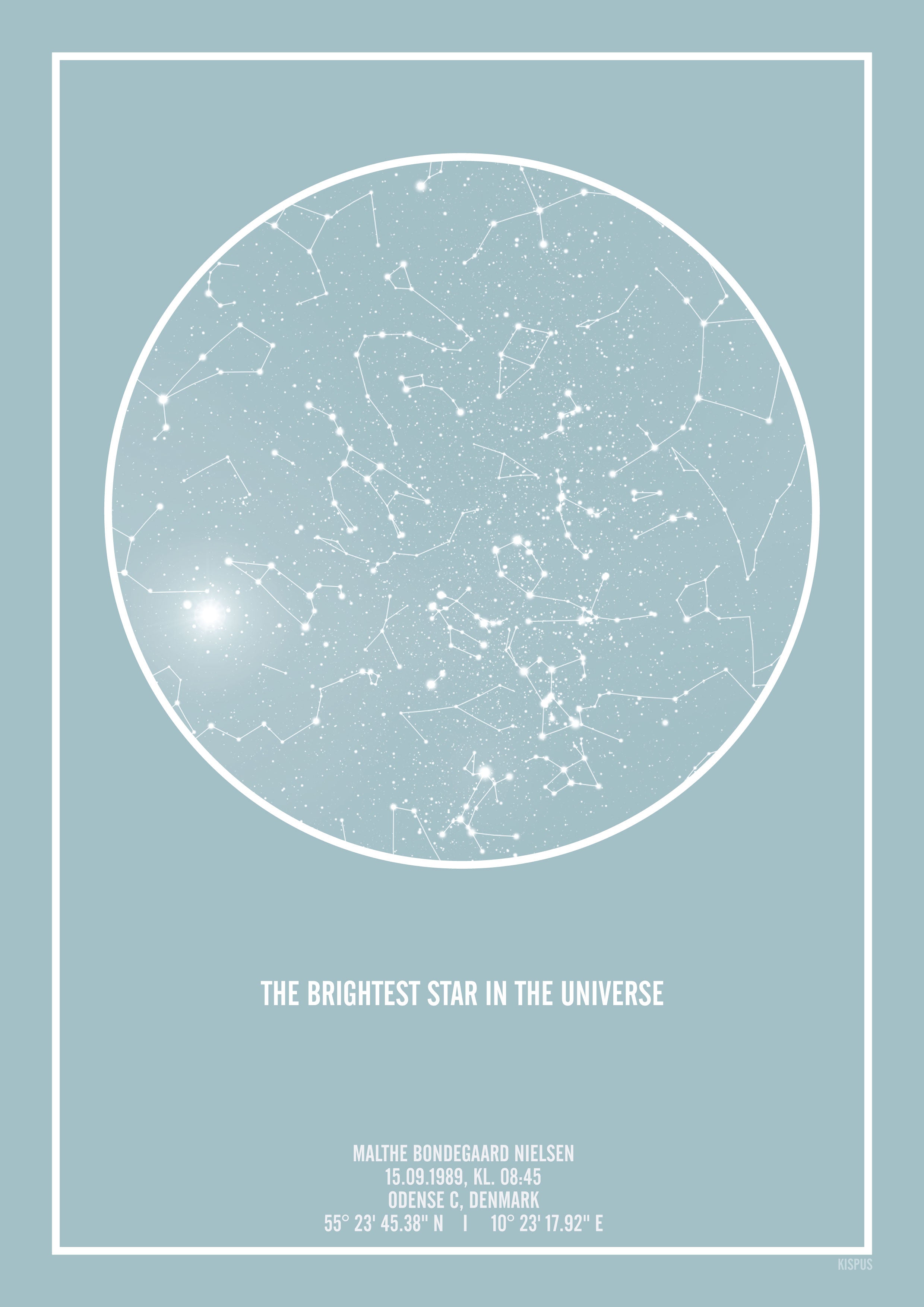 Billede af PERSONLIG STJERNEHIMMEL PLAKAT (LYSEBLÅ) - A4 / Hvid tekst med lyseblå stjernehimmel / Stjernehimmel med stjernebilleder