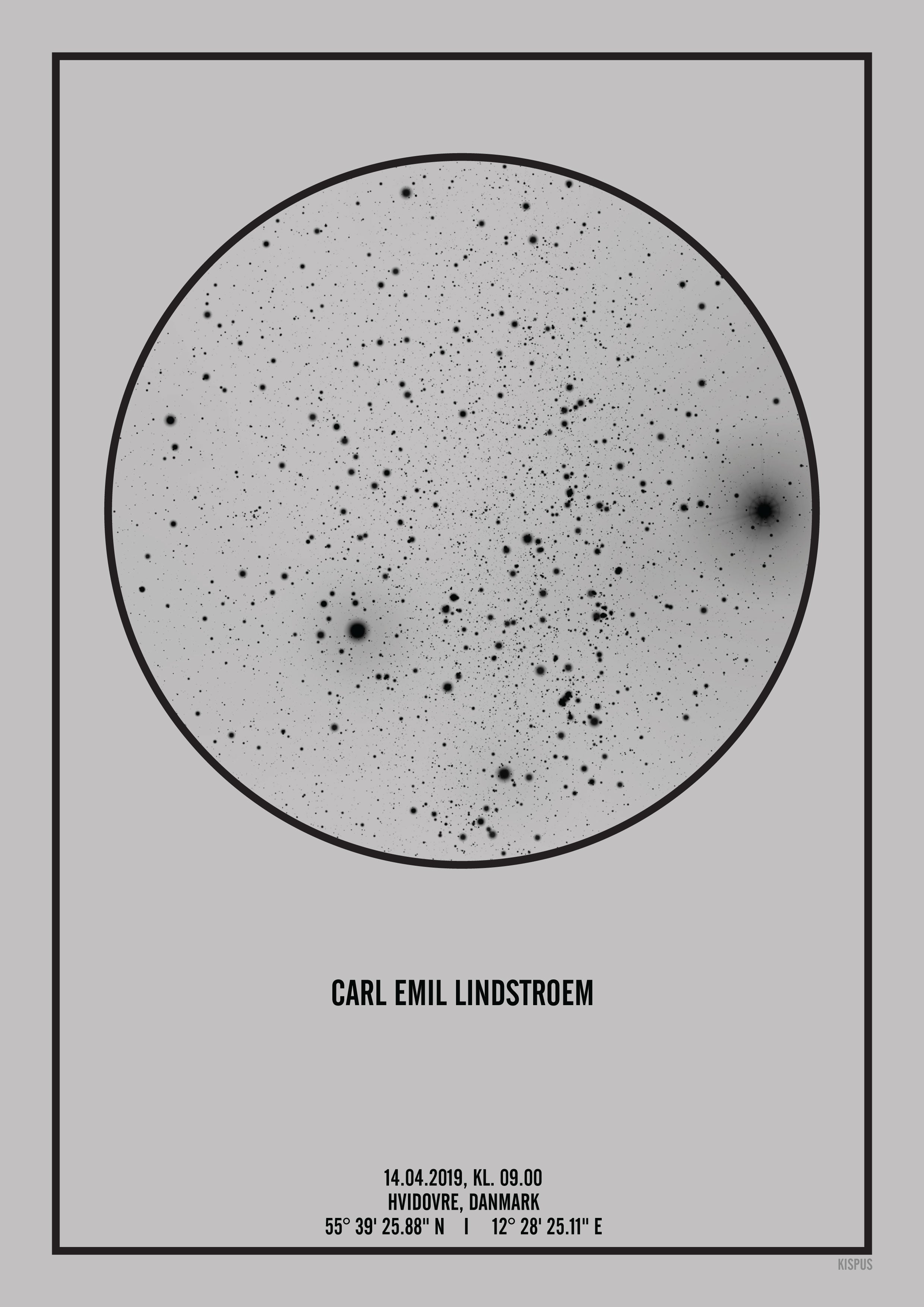 Billede af PERSONLIG STJERNEHIMMEL PLAKAT (LYSEGRÅ) - A4 / Sort tekst + grå stjernehimmel / Klar stjernehimmel