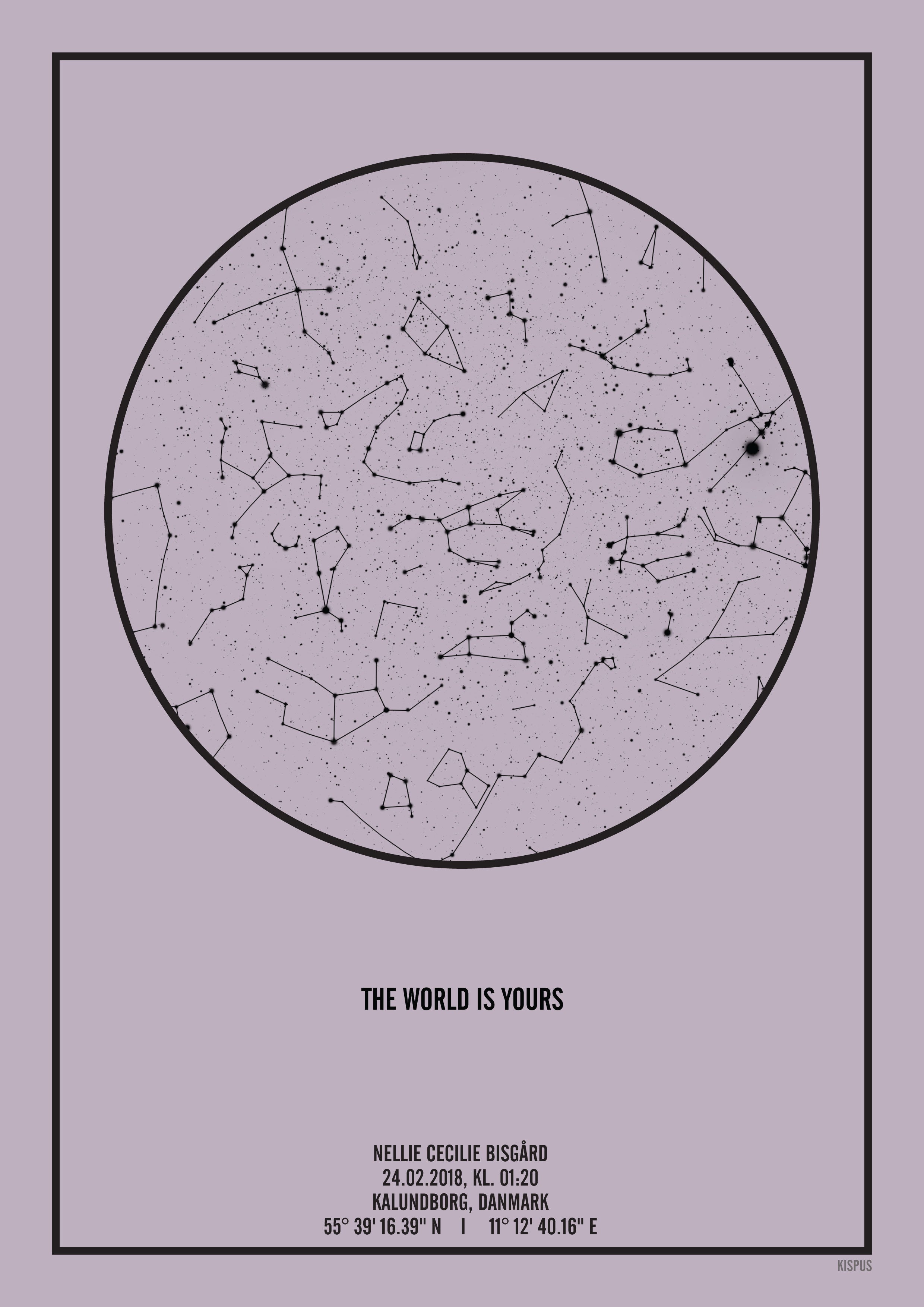 Se PERSONLIG STJERNEHIMMEL PLAKAT (LYSELILLA) - A4 / Sort tekst og lyselilla stjernehimmel / Stjernehimmel med stjernebilleder hos KISPUS
