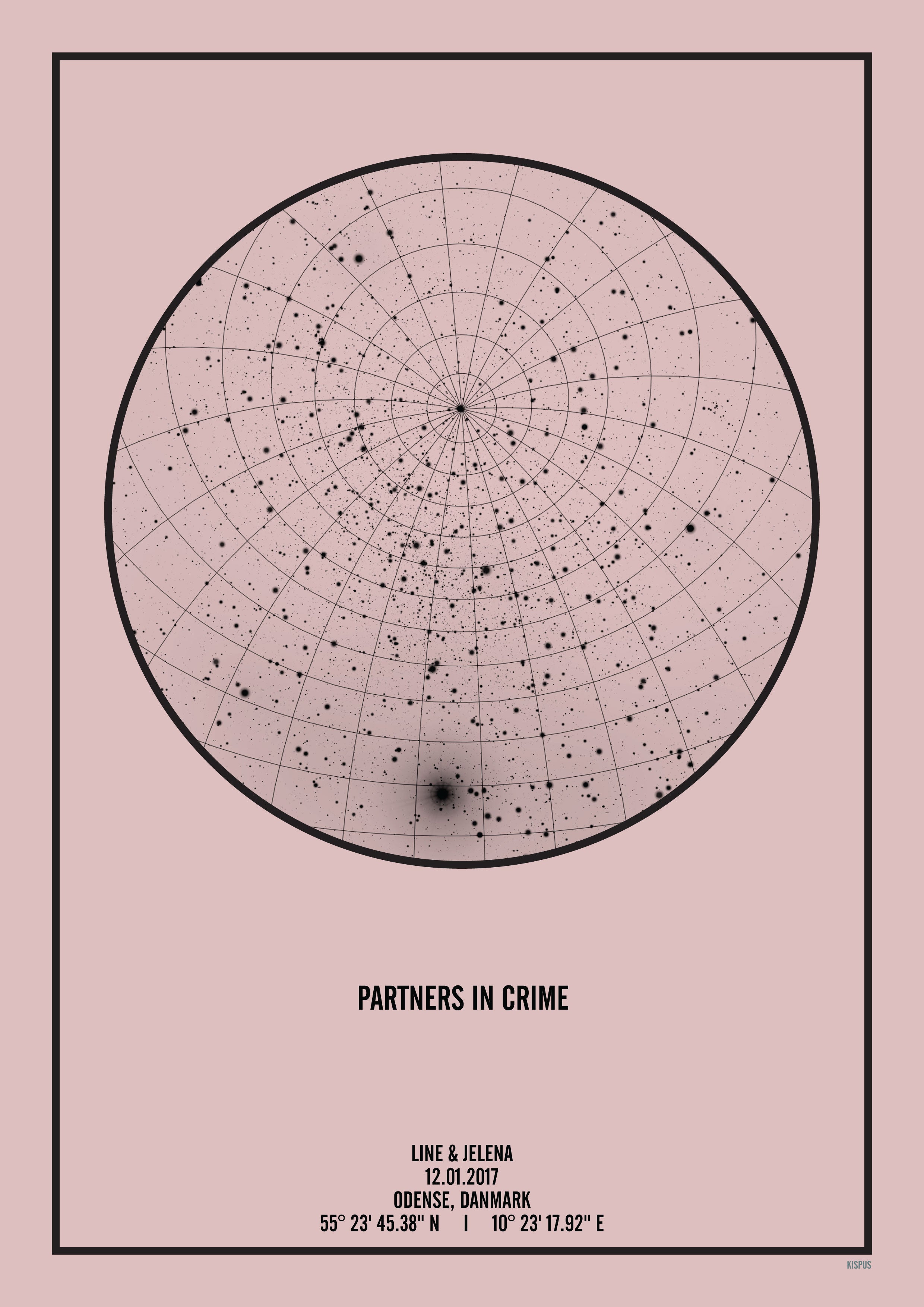 Se PERSONLIG STJERNEHIMMEL PLAKAT (LYSERØD) - 50x70 / Sort tekst og lyserød stjernehimmel / Stjernehimmel med gitter hos KISPUS