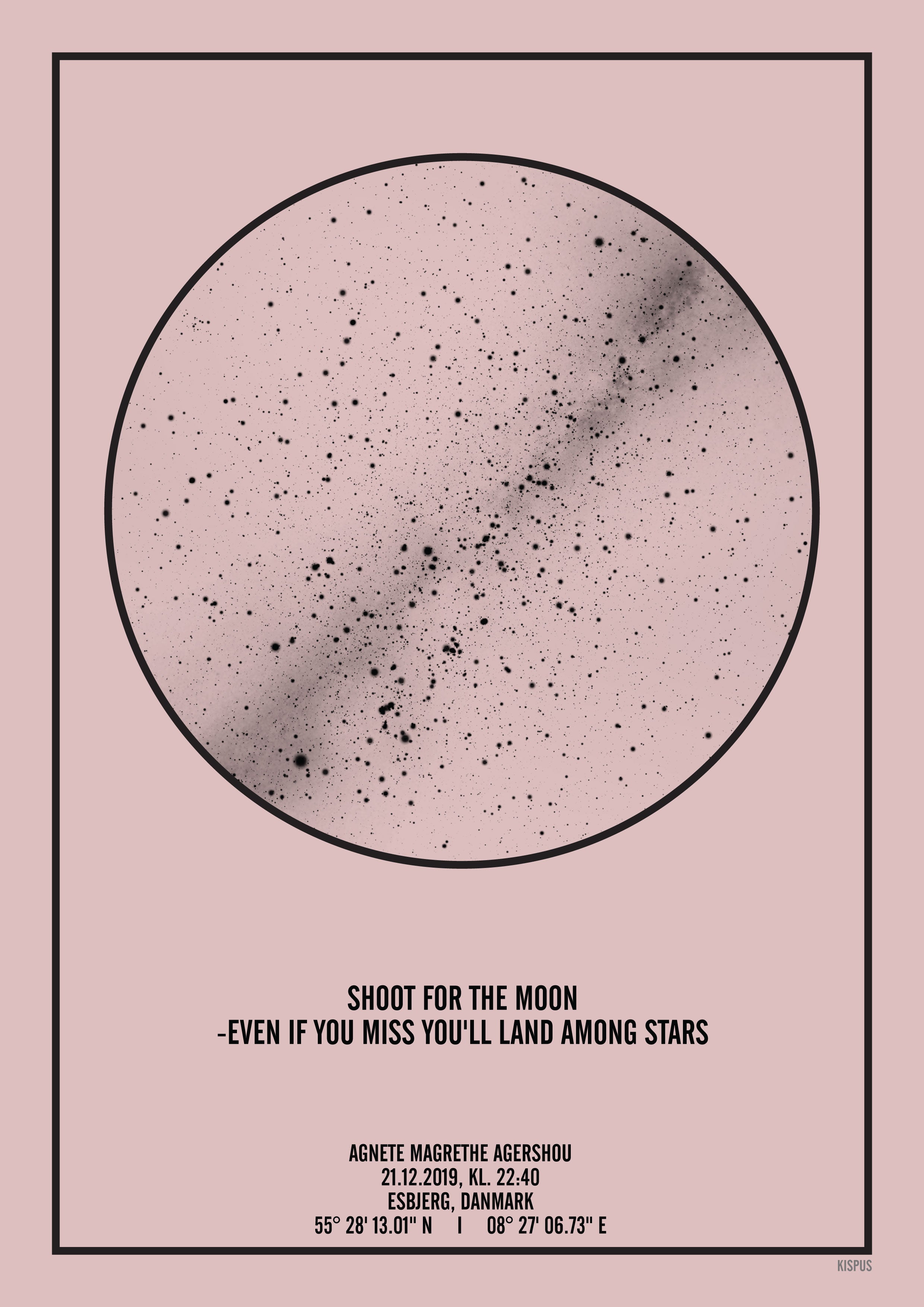 Billede af PERSONLIG STJERNEHIMMEL PLAKAT (LYSERØD) - A4 / Sort tekst og lyserød stjernehimmel / Stjernehimmel med mælkevej