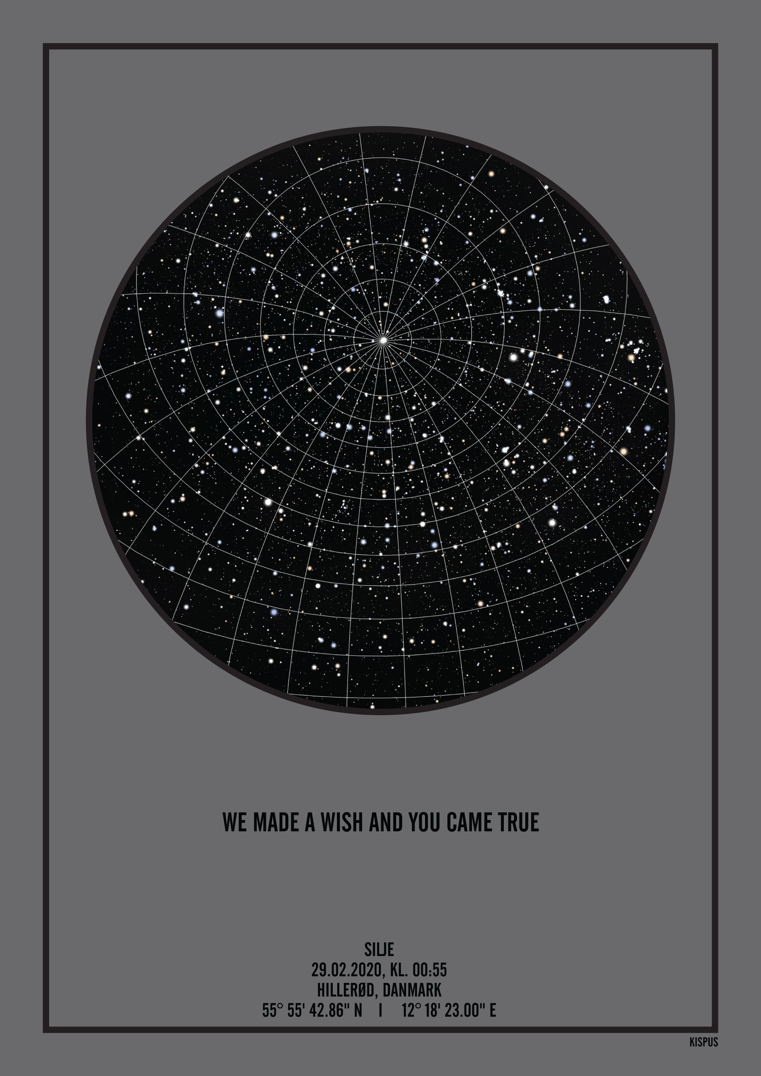 Se PERSONLIG STJERNEHIMMEL PLAKAT (MØRKEGRÅ) - A4 / Sort tekst + sort stjernehimmel / Stjernehimmel med Gitter hos KISPUS