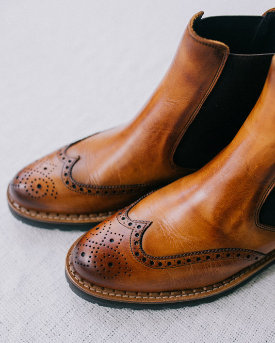 abril cognac boots