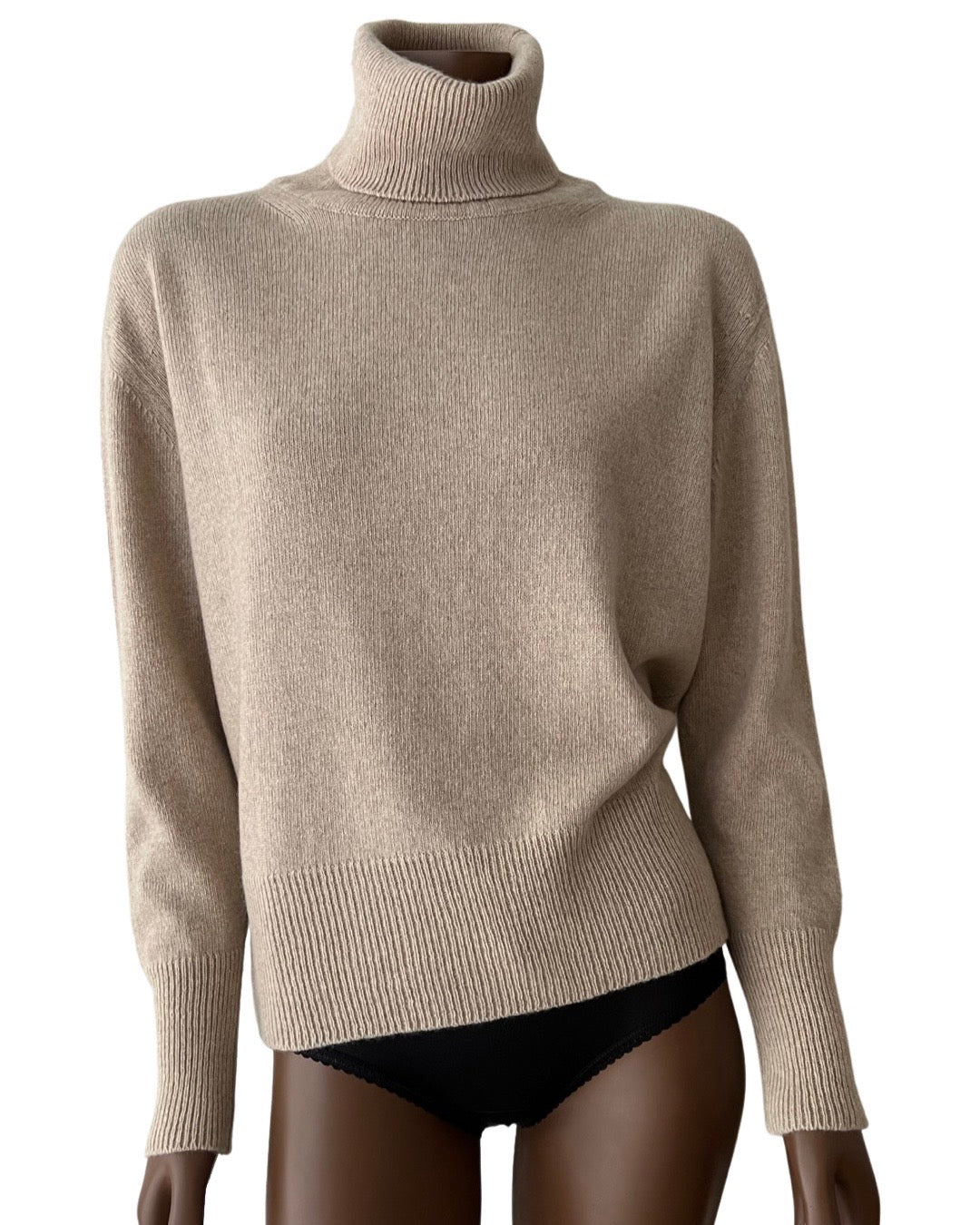 Recycled Cashmere airy turtleneck in beige