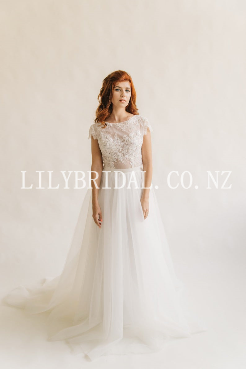 Lace Illusion Scoop Neck Short Sleeves Long Tulle Bridal Wedding Dress with Sweep Train
