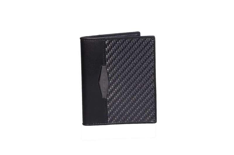 Gift ideas for guys, how to buy a wallet, what to look for in wallets, what makes a wallet good, carbon fiber wallets, men’s carbon fiber wallets, men’s accessories, men’s leather accessories, luxury leather accessories, carbon fiber wallets for men, carbon fiber RFID wallets, RFID accessories, best carbon fiber wallets, 