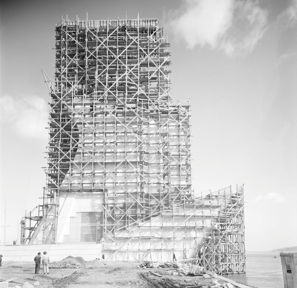 Histoire du Portugal - Padrão dos Descobrimentos en construction