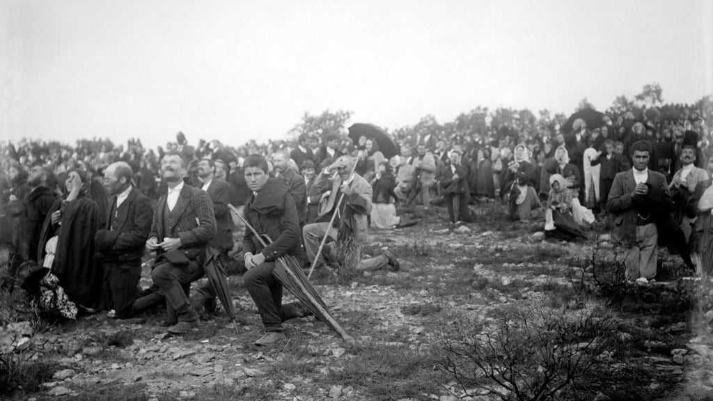 Foule rassemblée à Fátima - Portugal - LuisaPaixao