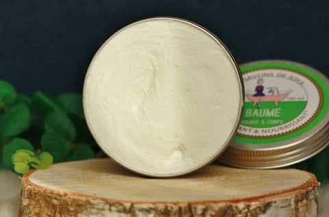 Ce baume nourrissant-réparateur avant shampoing contient des huiles qui associées ensembles vont nourrir et réparer vos cheveux secs et fragiles. Ce baume capillaire est une merveille, Il contient 100% d'ingrédients d'origine naturelle, bio, vegan, savons de joya, soin cheveux, sec, nourrit, hydrate, brillance