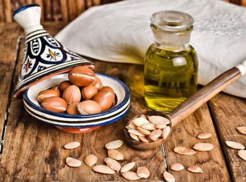 Huile d'argan bio 100 % naturel, végétale, protecteur, anti-oxydant, Nourrit intensément et protège, Propriétés amincissantes, ingrédient de base, coco, cosmétiques, le erbe di janas, huile végétale, mangue, ricin, soin peau, visage, cheveux, sec, abîmés, henne d'algérie, henné rouge cerise, sidr, katam, violine