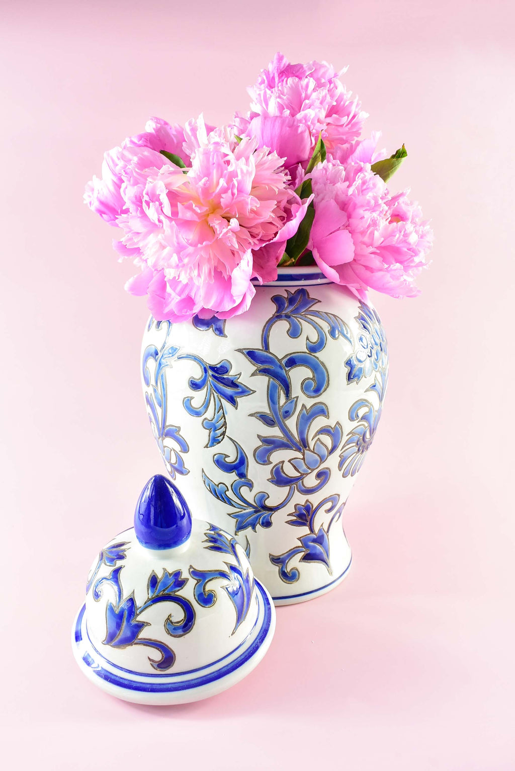 MEDIUM BLUE AND WHITE GINGER JAR – The Paper Dress