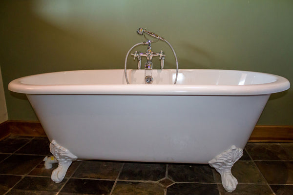 Traditional freestanding bathtub